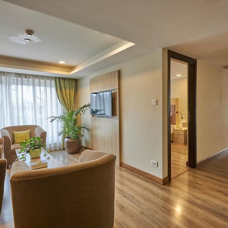 Hotel Crowne Imperial Kathmandu Buitenkant foto