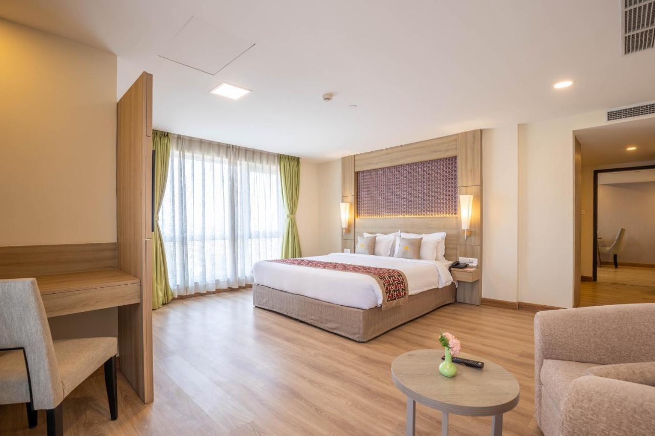 Hotel Crowne Imperial Kathmandu Buitenkant foto