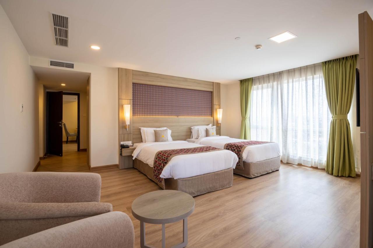 Hotel Crowne Imperial Kathmandu Buitenkant foto