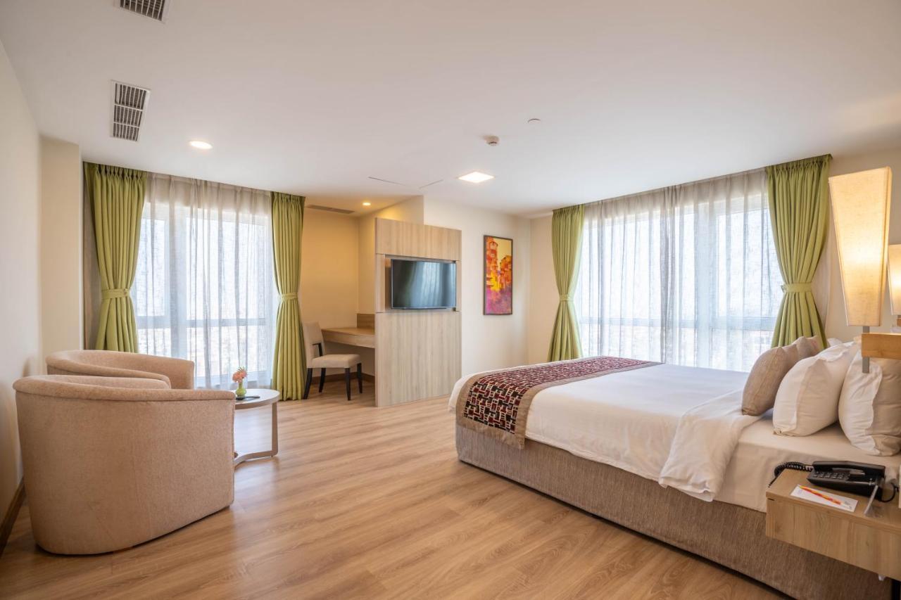 Hotel Crowne Imperial Kathmandu Buitenkant foto