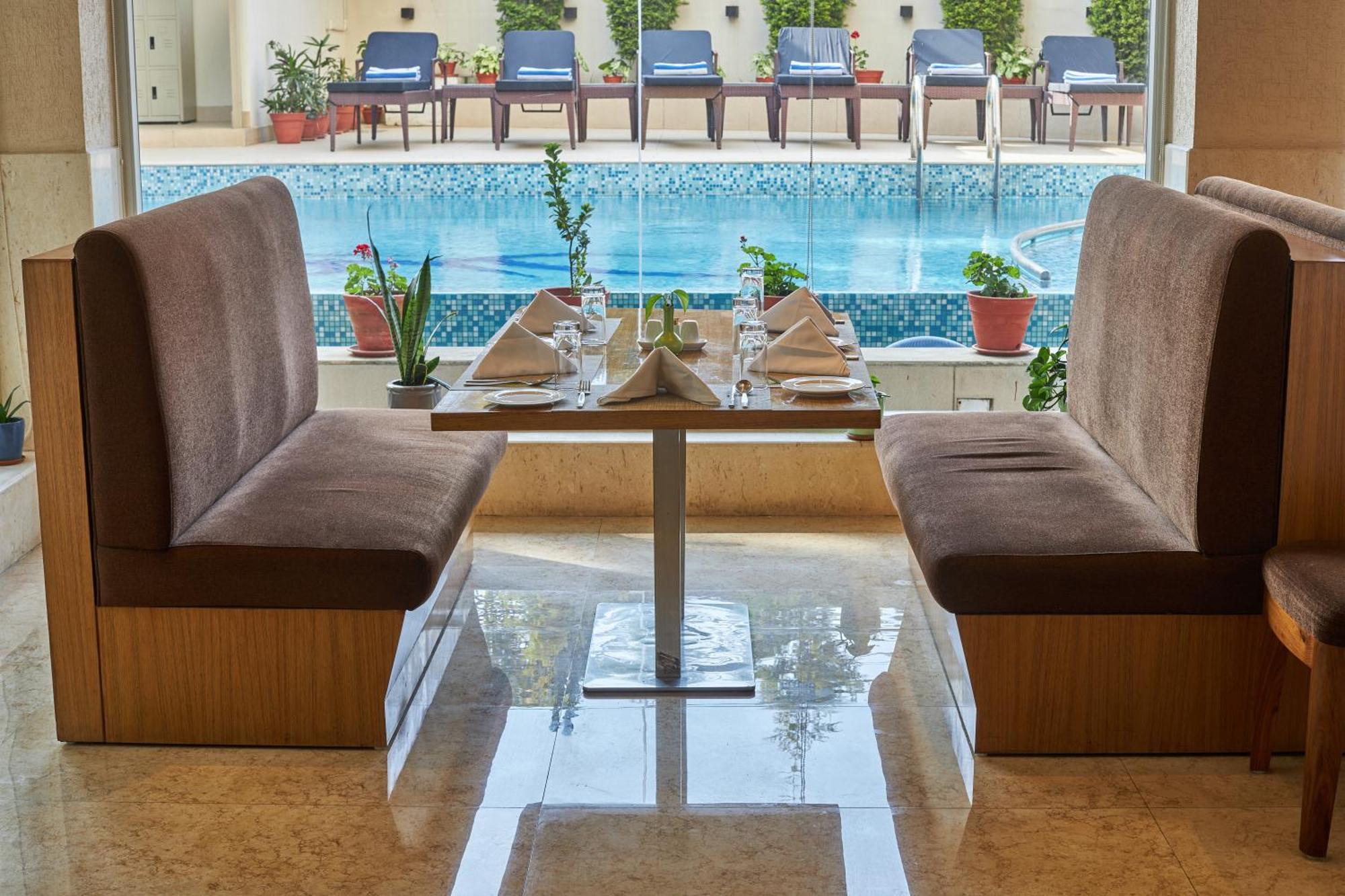 Hotel Crowne Imperial Kathmandu Buitenkant foto