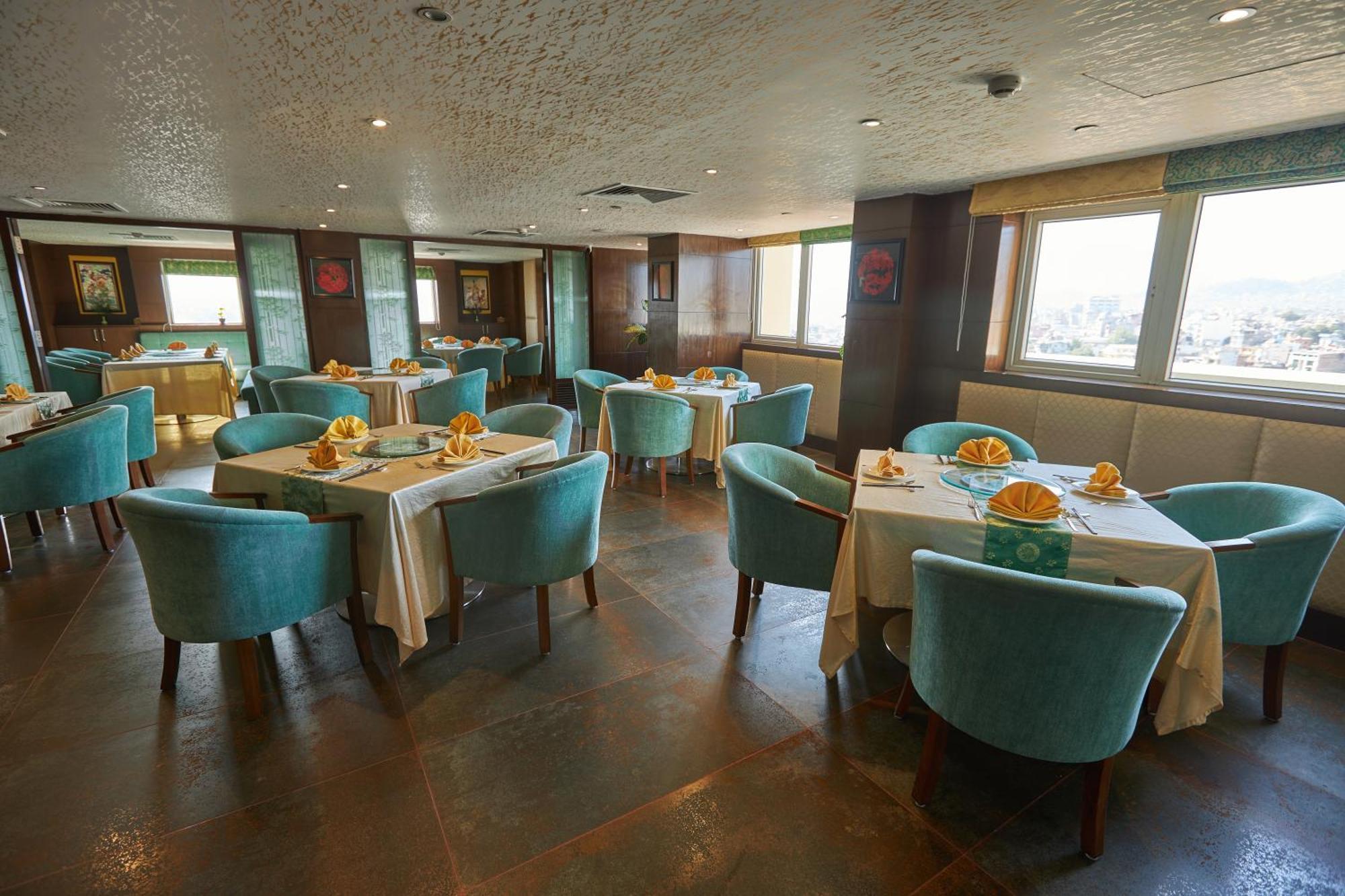 Hotel Crowne Imperial Kathmandu Buitenkant foto