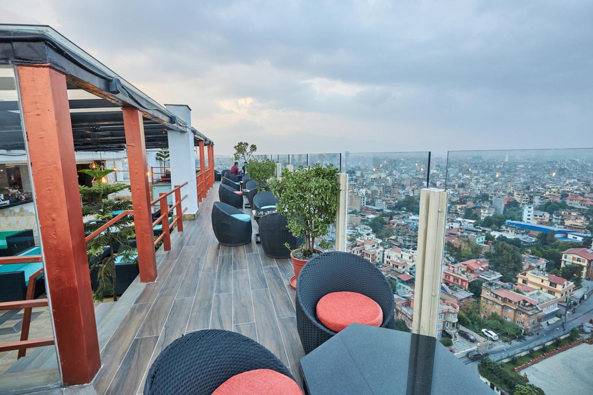 Hotel Crowne Imperial Kathmandu Buitenkant foto