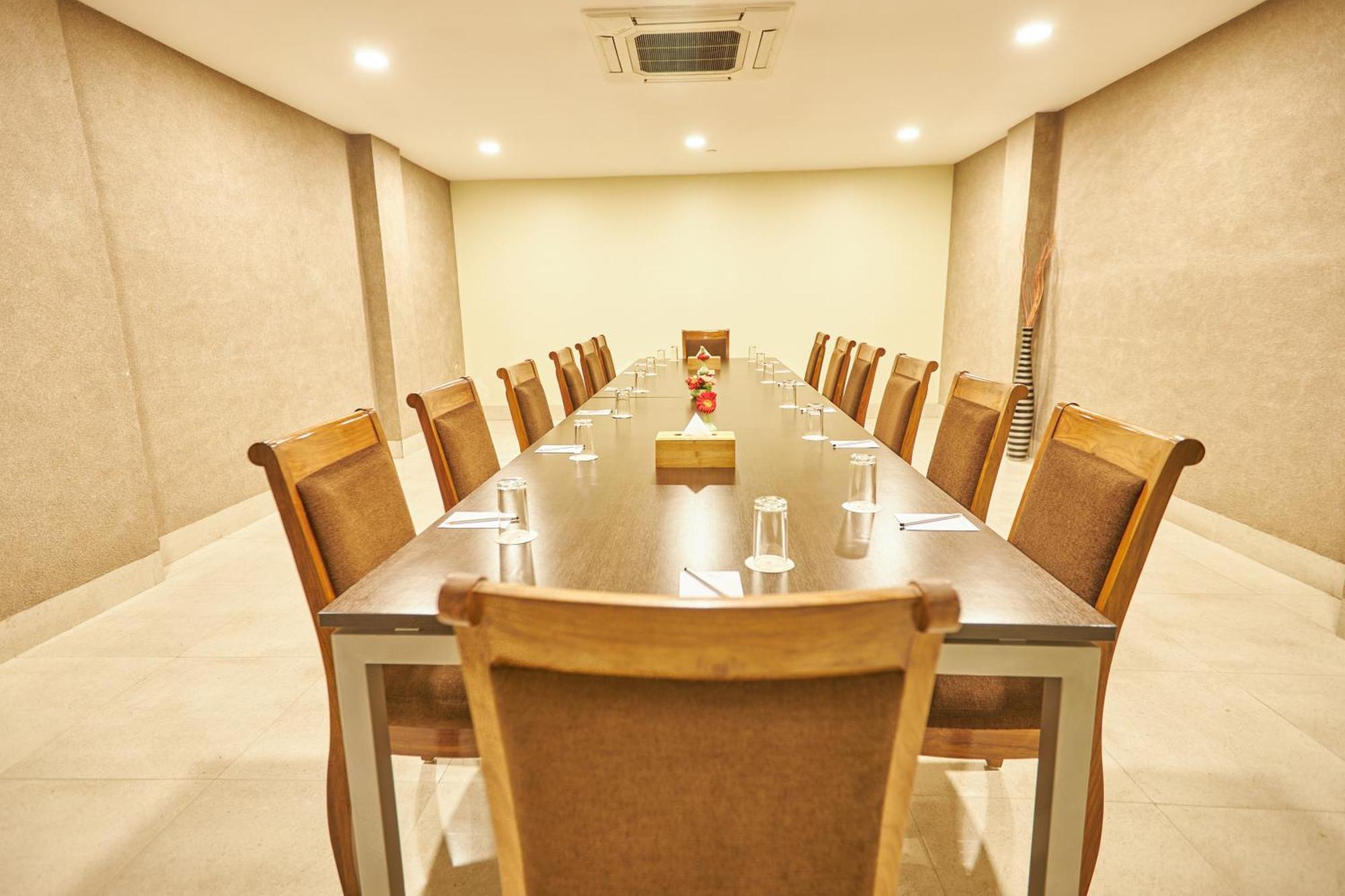 Hotel Crowne Imperial Kathmandu Buitenkant foto