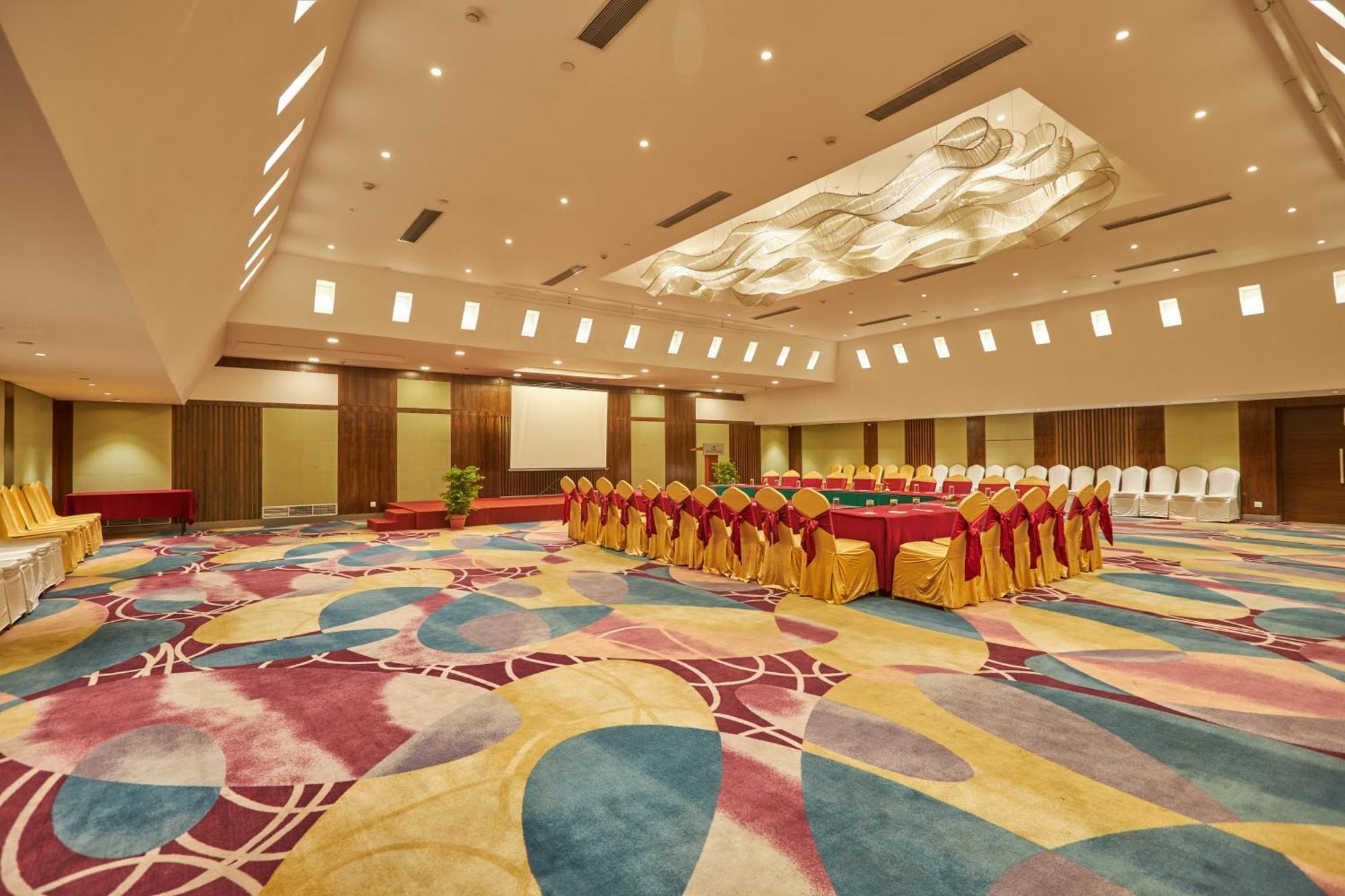 Hotel Crowne Imperial Kathmandu Buitenkant foto