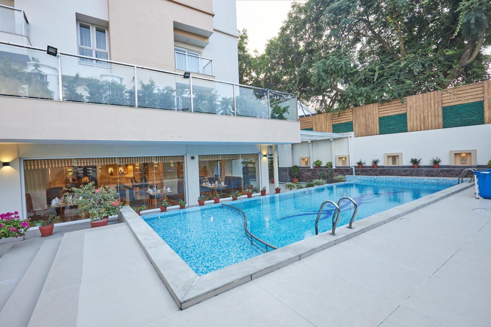 Hotel Crowne Imperial Kathmandu Buitenkant foto