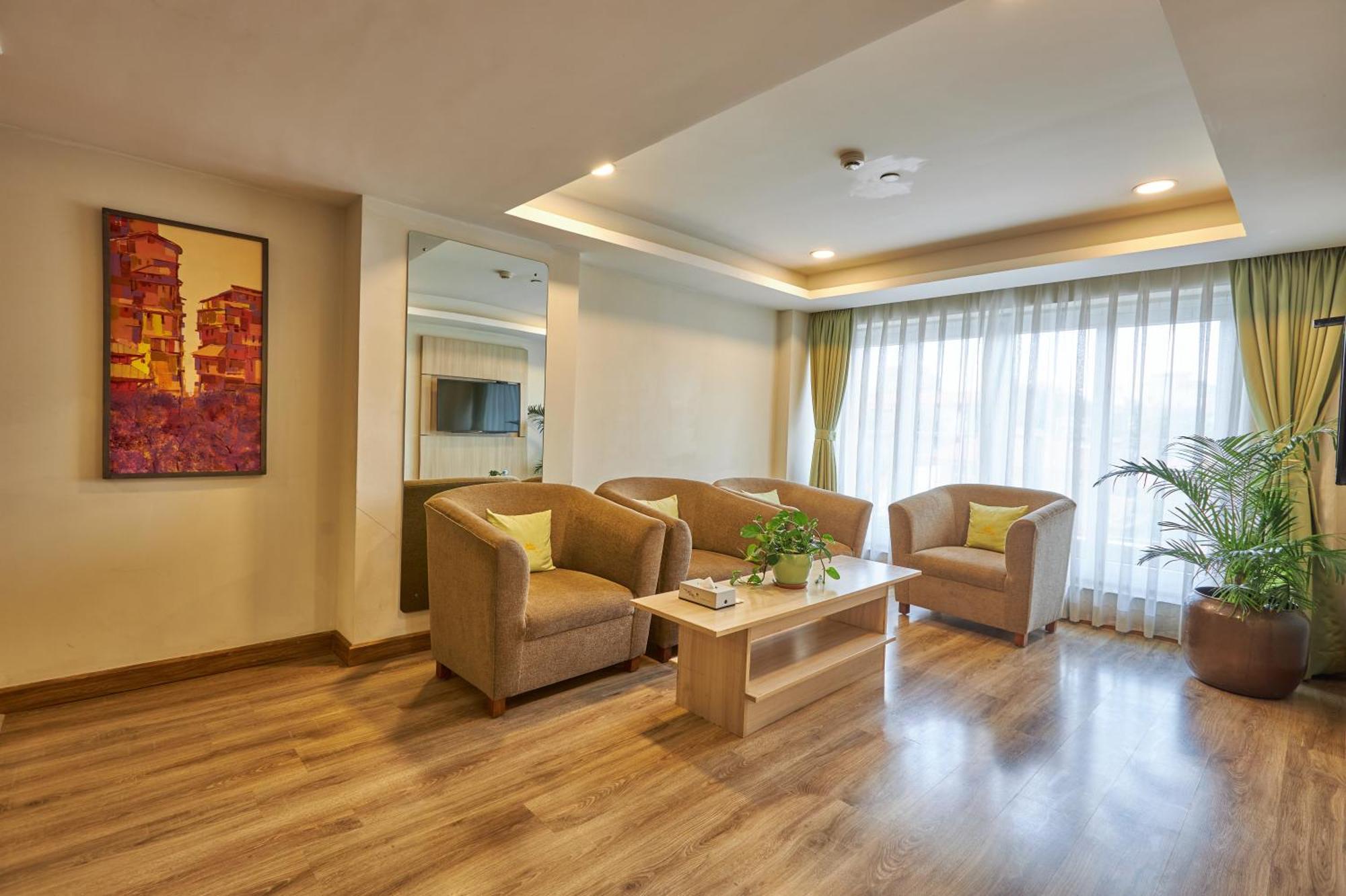 Hotel Crowne Imperial Kathmandu Buitenkant foto