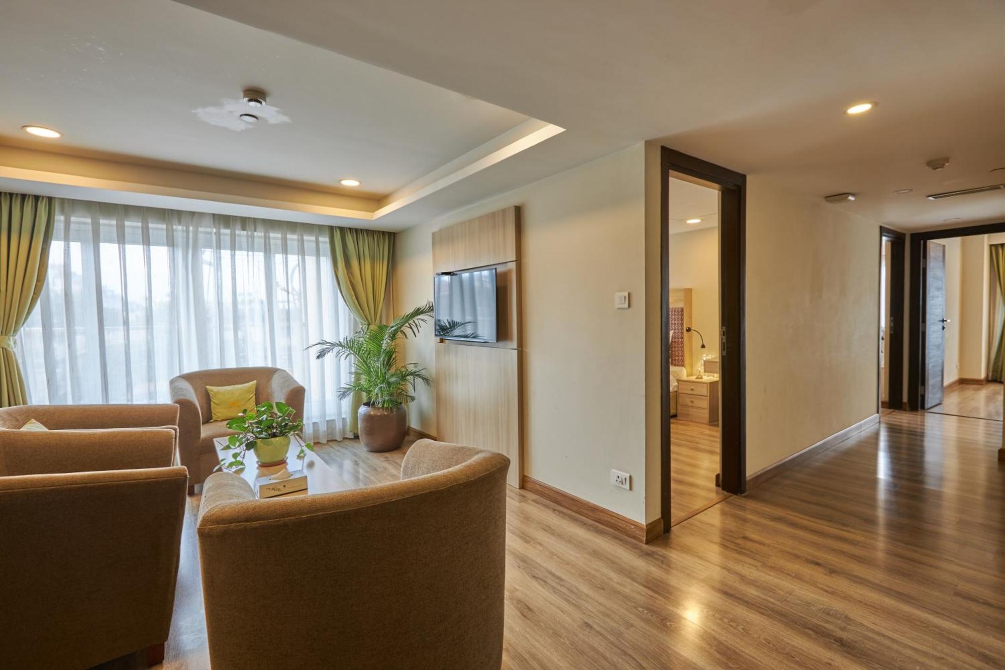 Hotel Crowne Imperial Kathmandu Buitenkant foto