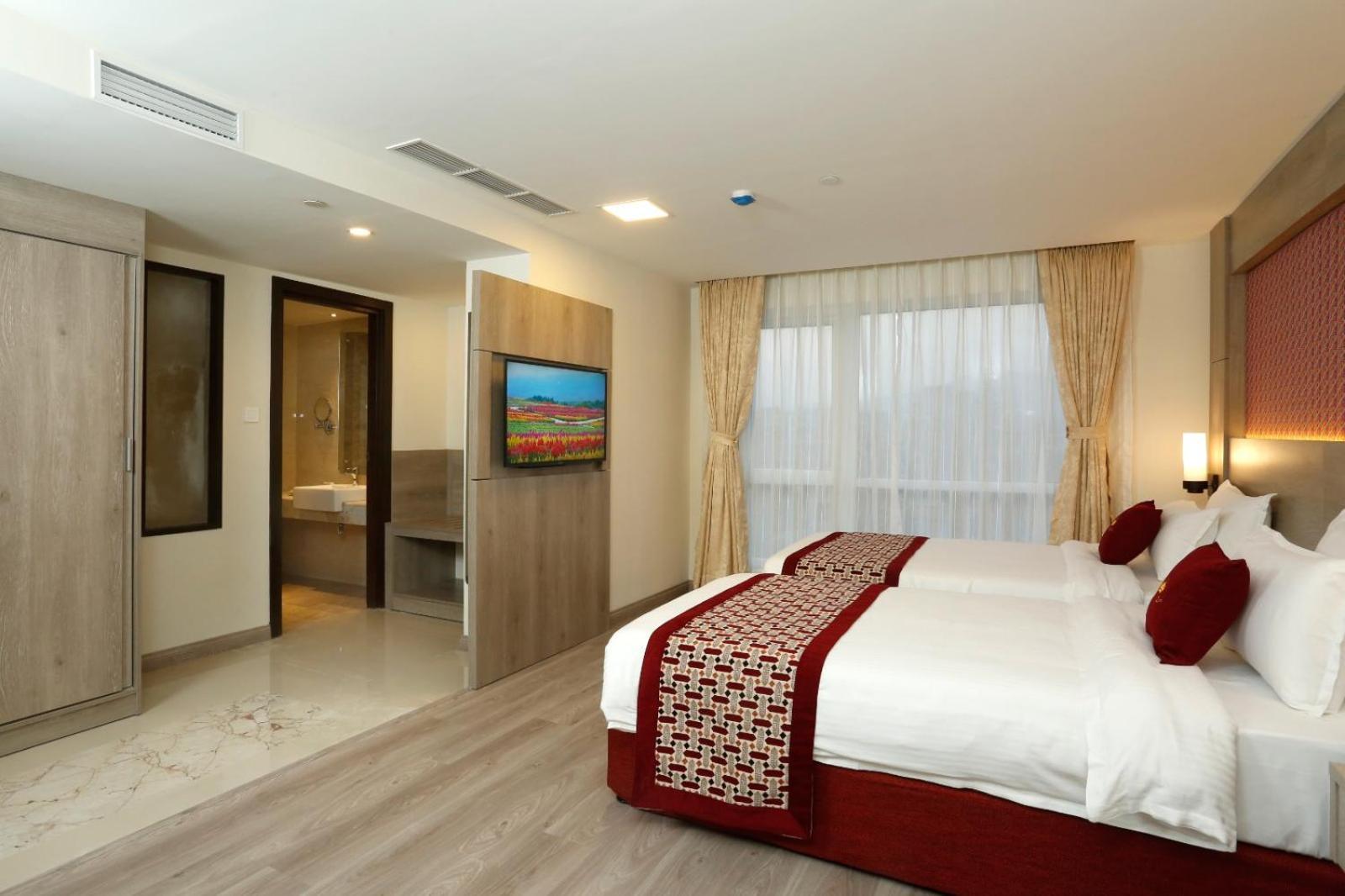 Hotel Crowne Imperial Kathmandu Buitenkant foto