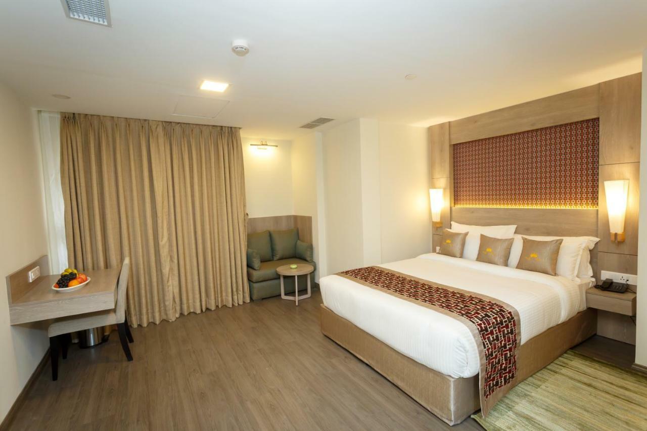 Hotel Crowne Imperial Kathmandu Buitenkant foto