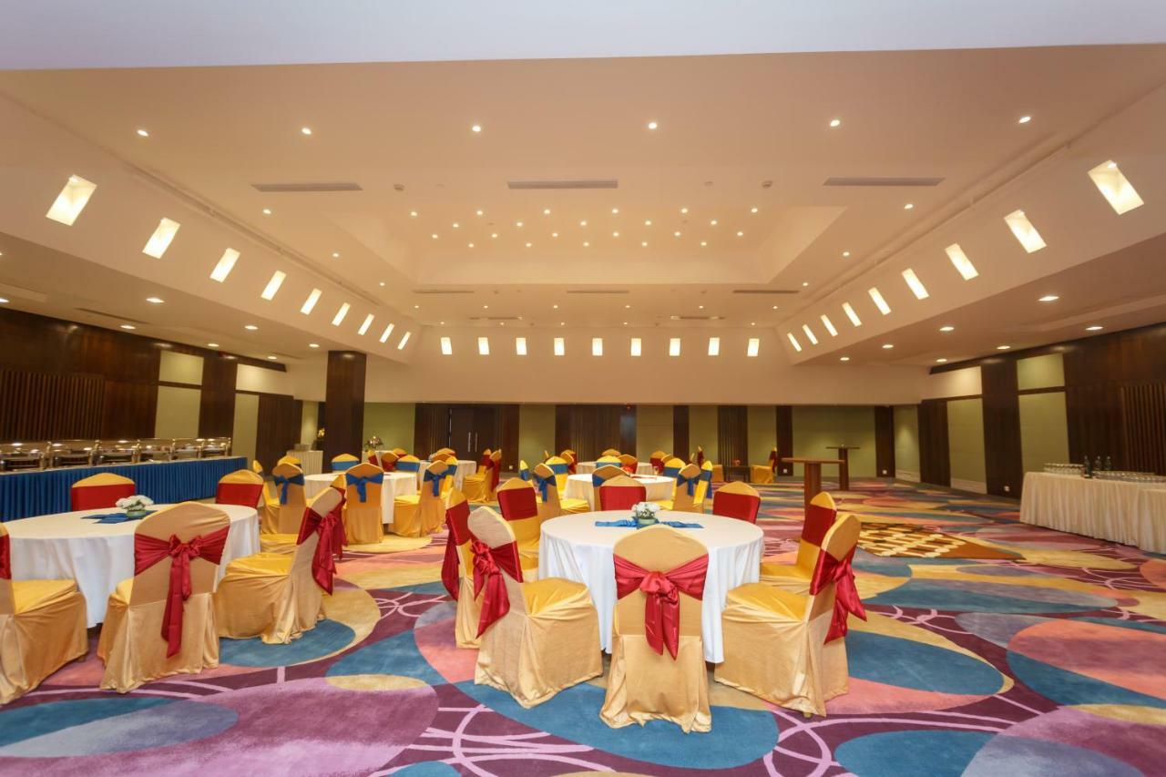 Hotel Crowne Imperial Kathmandu Buitenkant foto