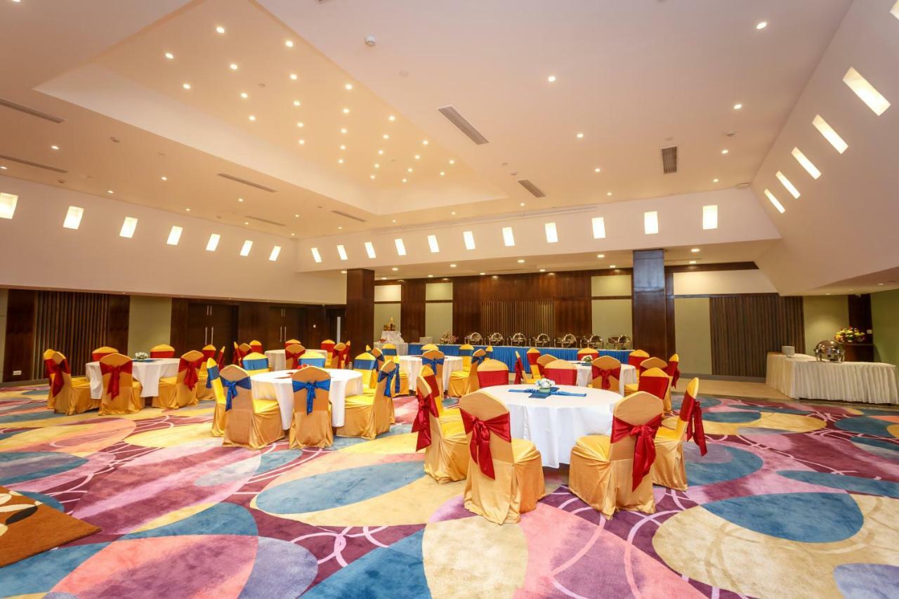 Hotel Crowne Imperial Kathmandu Buitenkant foto