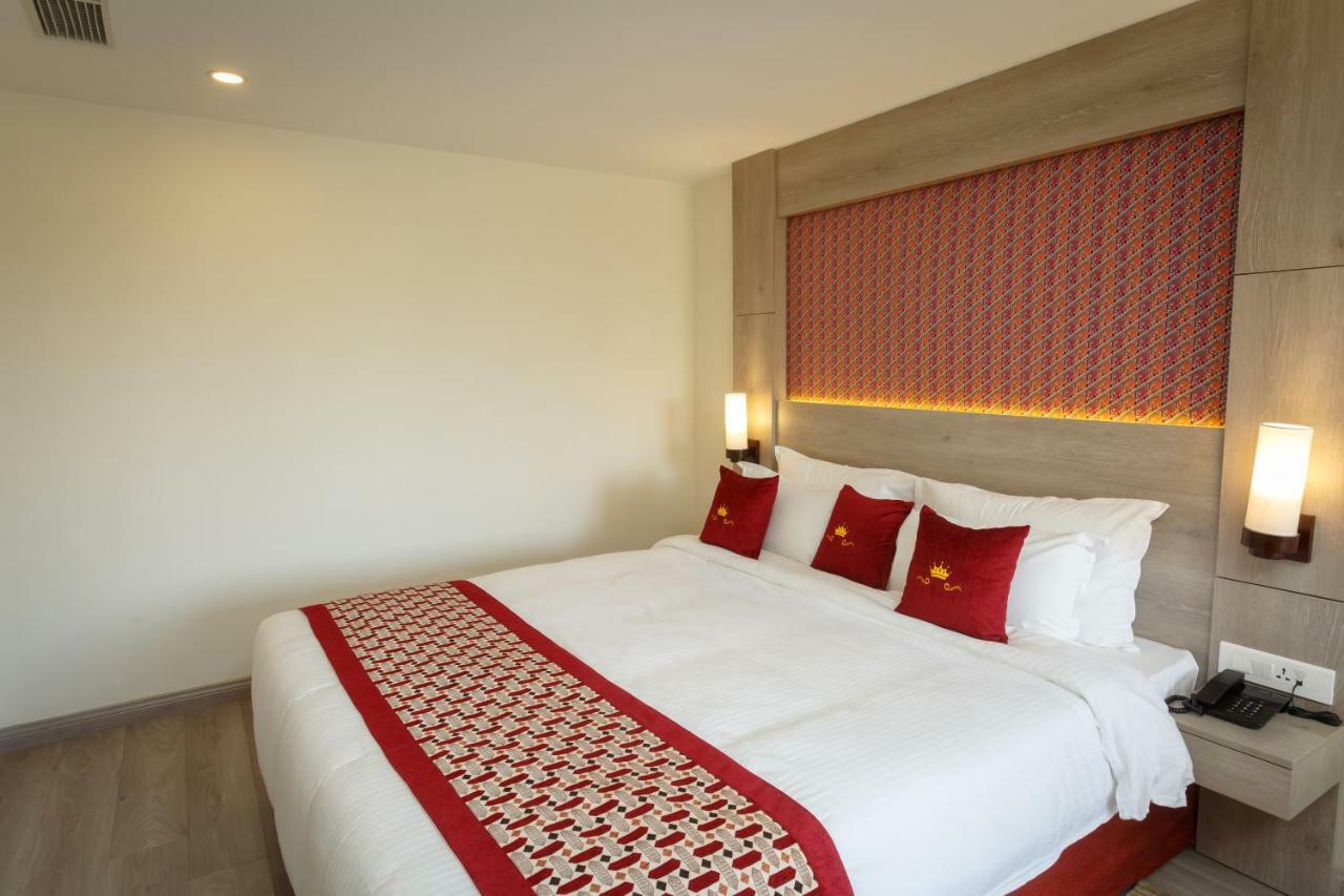 Hotel Crowne Imperial Kathmandu Buitenkant foto