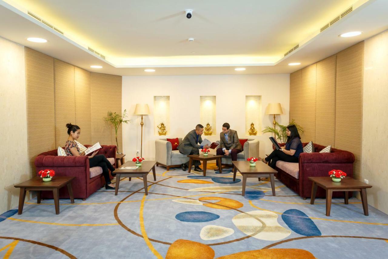 Hotel Crowne Imperial Kathmandu Buitenkant foto