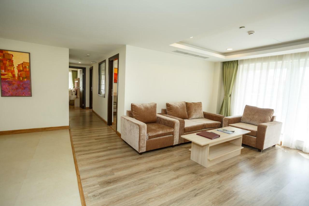 Hotel Crowne Imperial Kathmandu Buitenkant foto