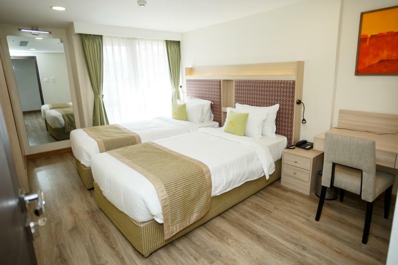 Hotel Crowne Imperial Kathmandu Buitenkant foto