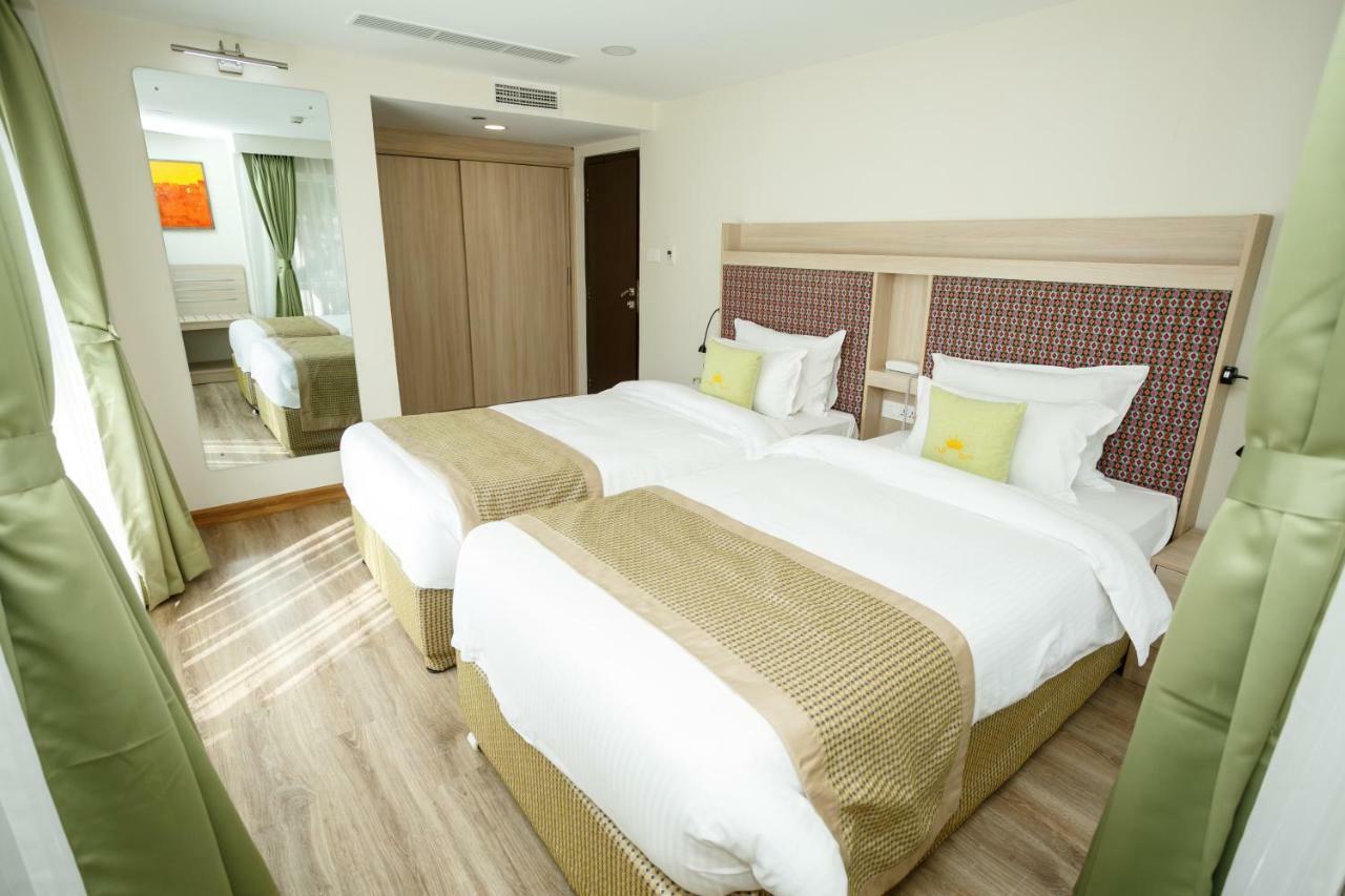 Hotel Crowne Imperial Kathmandu Buitenkant foto